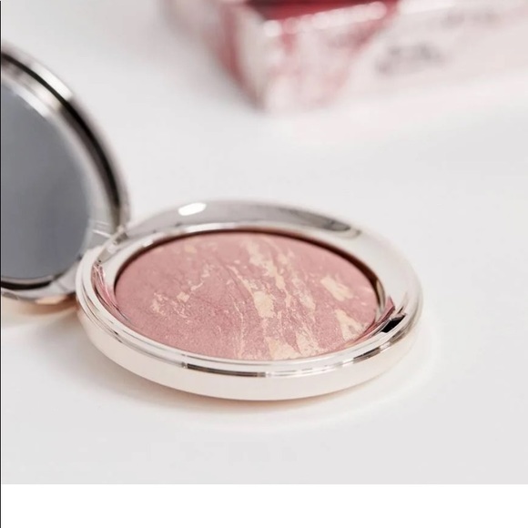 MARBLED LIGHT ILLUMINATING BLUSH IN COLOR ‘BURNT’ BY BRAND CIATE - Picture 7 of 8